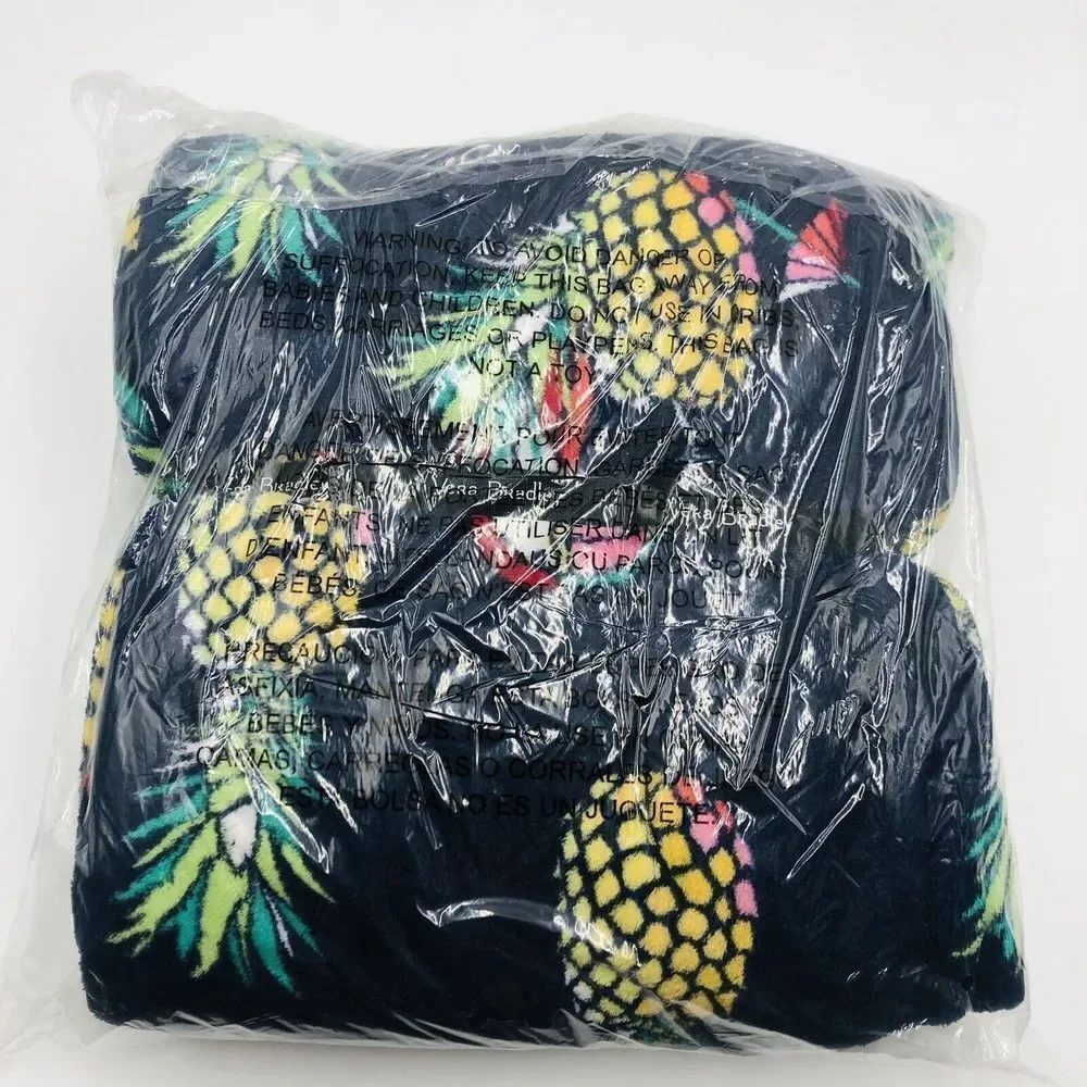 Brand New Vera Bradley Fleece Throw Blanket Toucan Party Pineapples Warm Blanket